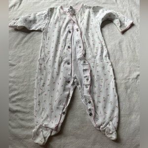 Kissy kissy snap front 3-6 month footie